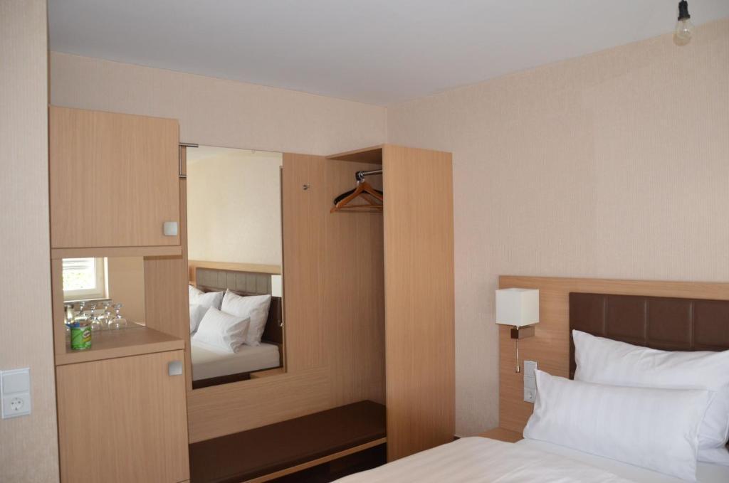 Hotel Ortel Gmbh Besigheim Pokój zdjęcie